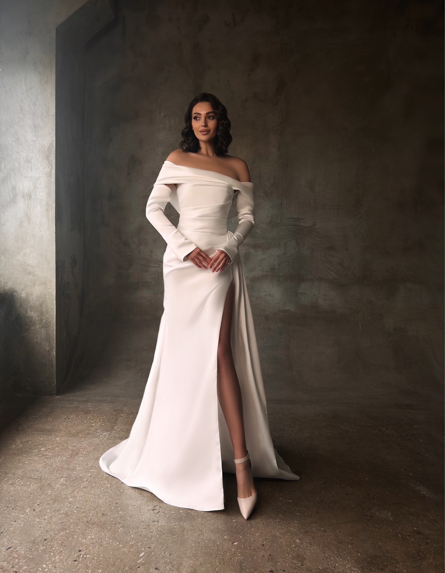 Jennifer — full view with detachable long sleeves and contemporary high-thigh slit
