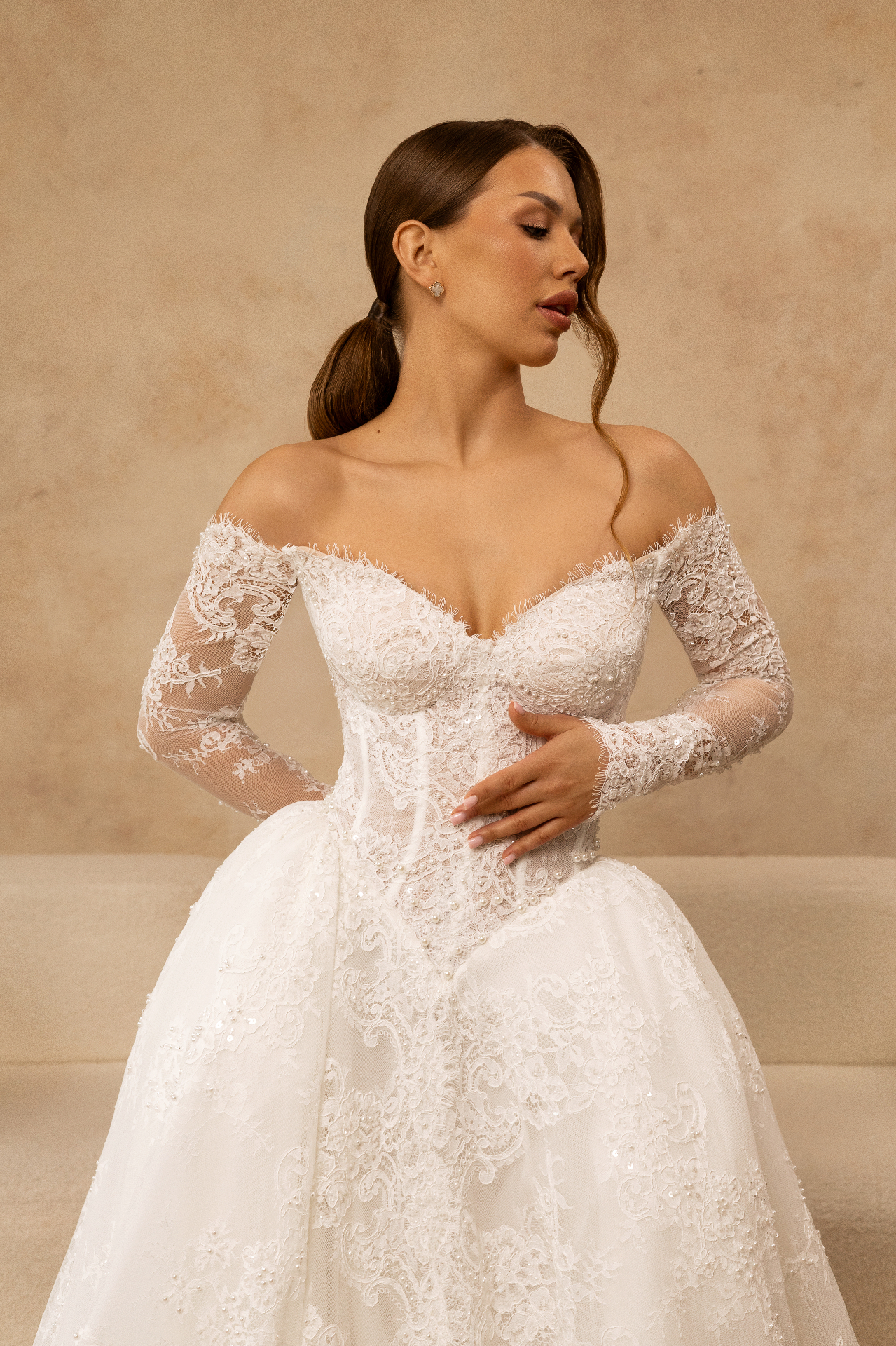 Diana — long lace sleeves bodice detail