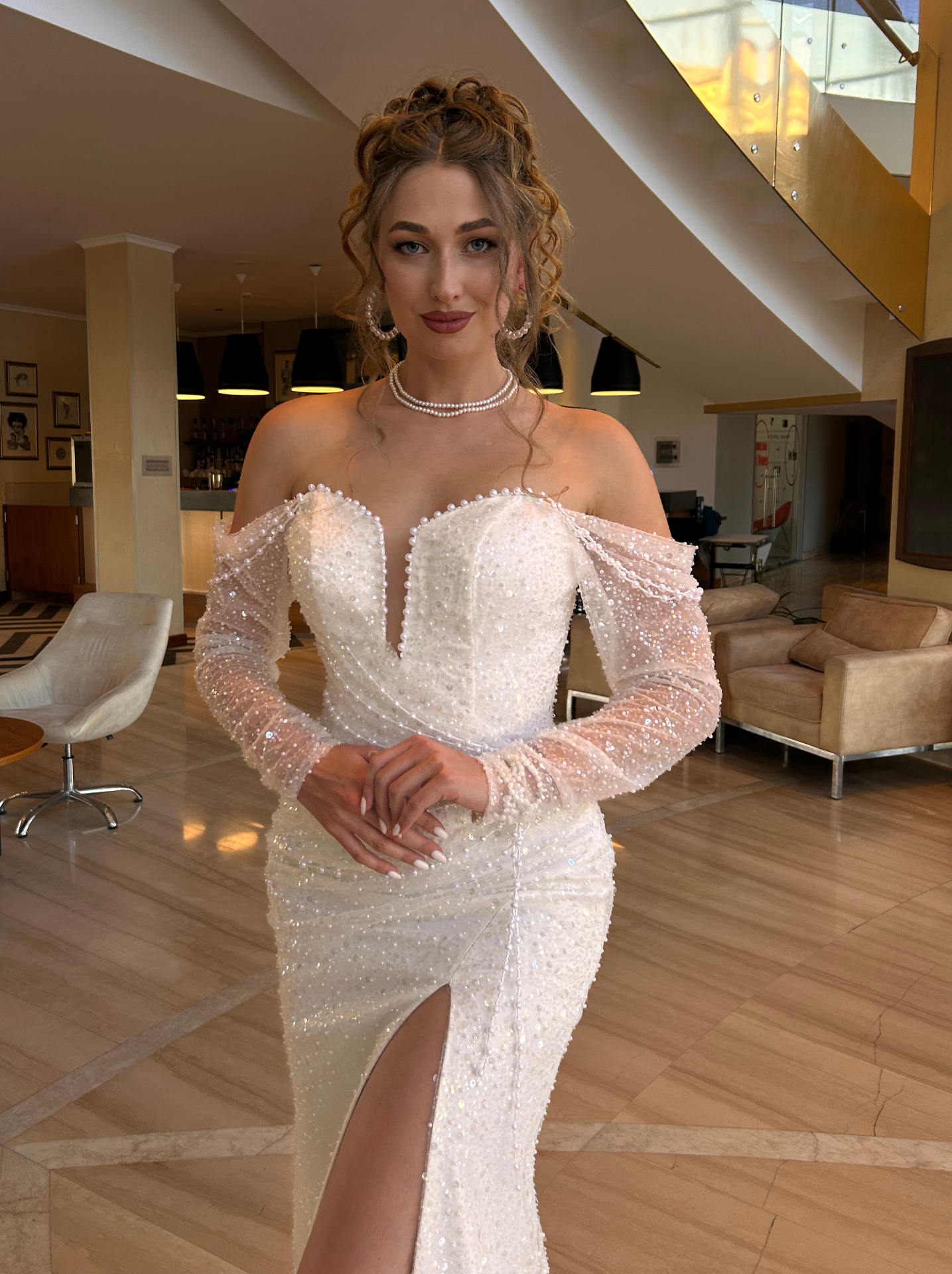 Mimosa — close-up of sweetheart bodice with detachable off-shoulder sleeves