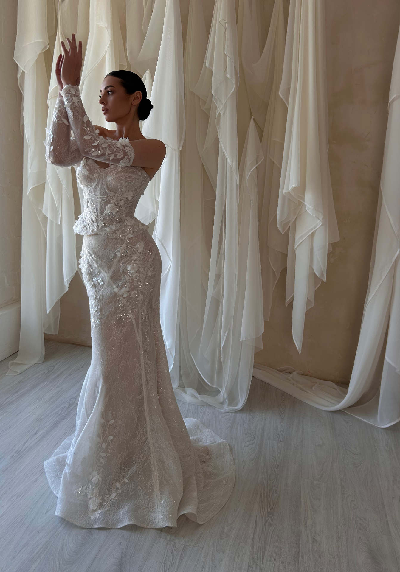 Dame — side view showing fitted mermaid skirt with intricate lace and beading