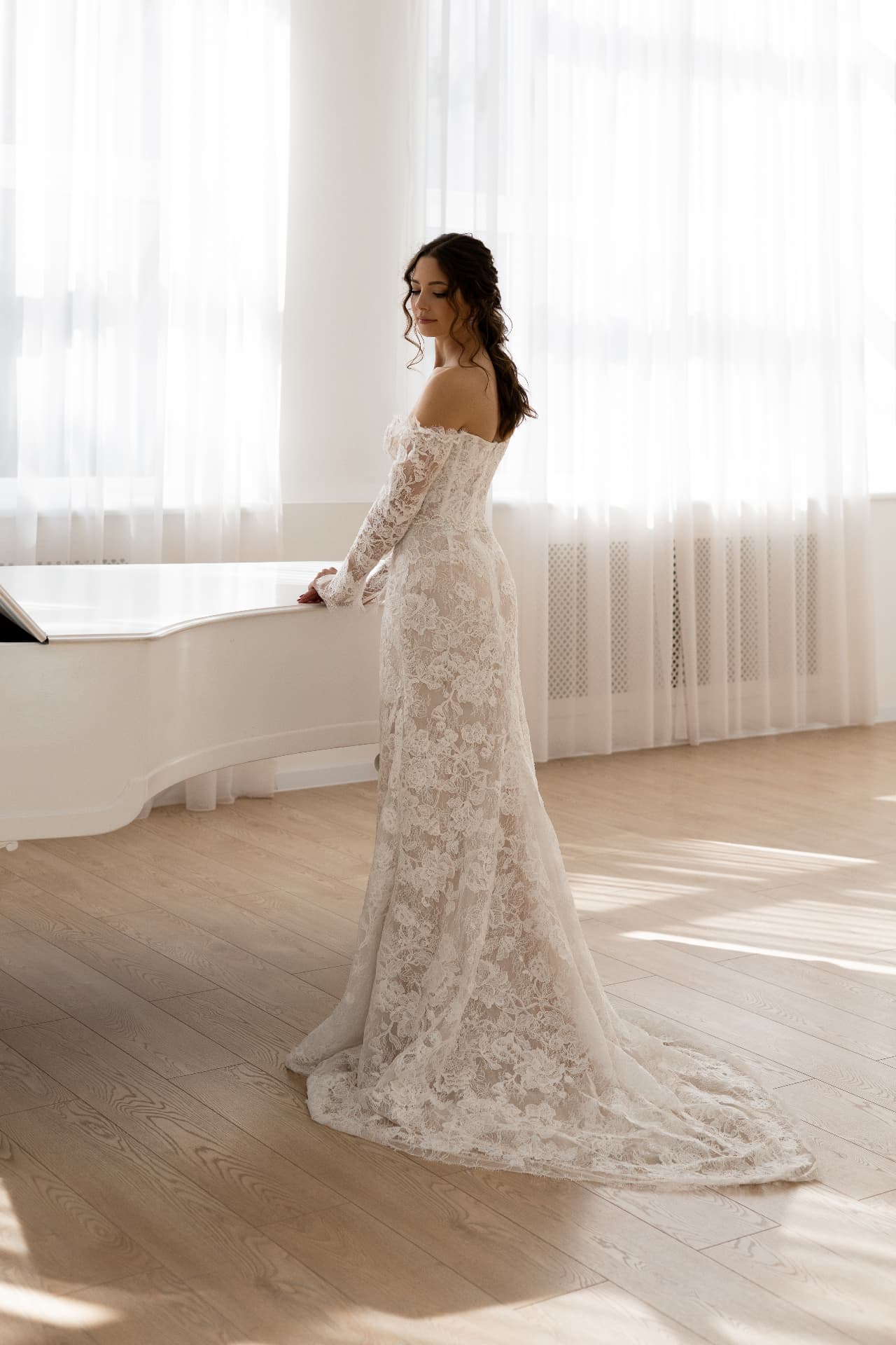 IRIS — side view with fitted silhouette and long lace train