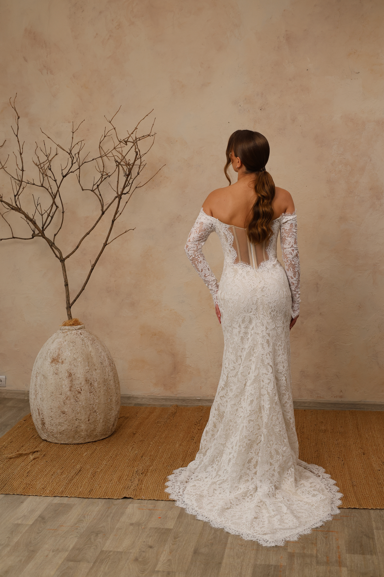 Berta — back full length